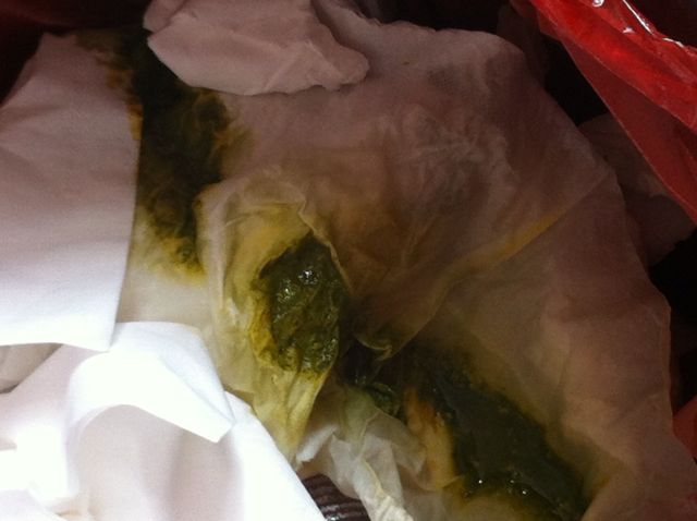绿色稀水大便,可能和受凉感冒有关.