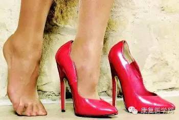 女性朋友该如何穿高跟鞋?