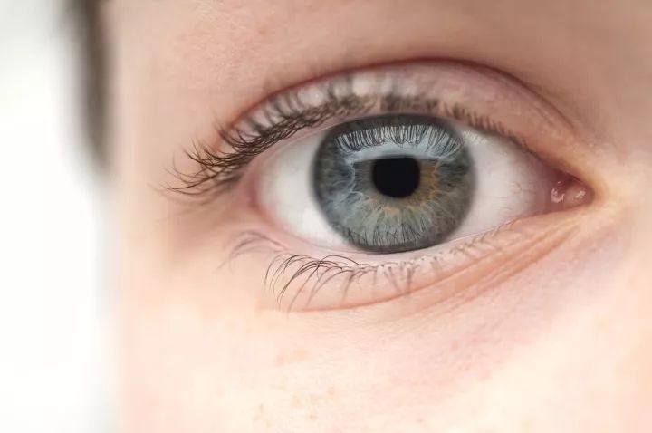 眼睛出现这8种症状,可能是大病征兆!