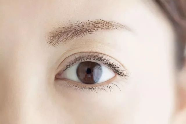 眼睛出现这8种症状要当心