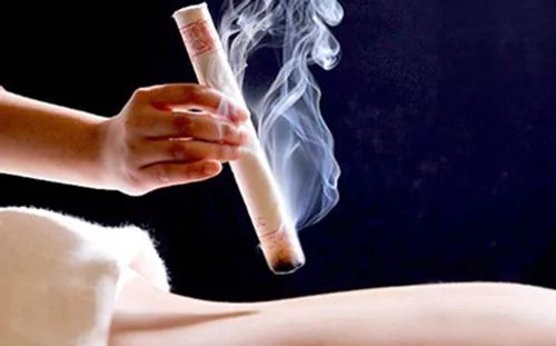 艾灸可以有效缓解情绪,放松神经,通过艾灸温热子宫,激活子宫收缩,内膜