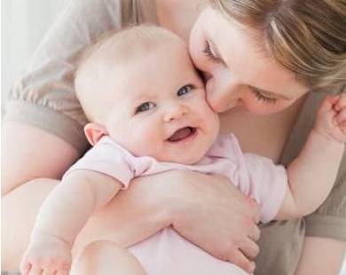 在宝宝哭闹时,怎样才能有效的安抚宝宝的情绪