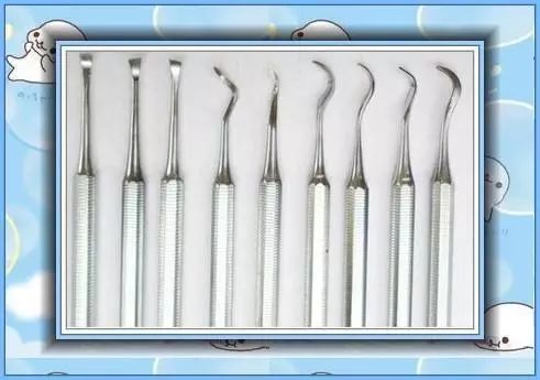 1,手工洁牙 是指医师手持洁治器械使用人工物理力刮治的方法进行洁牙