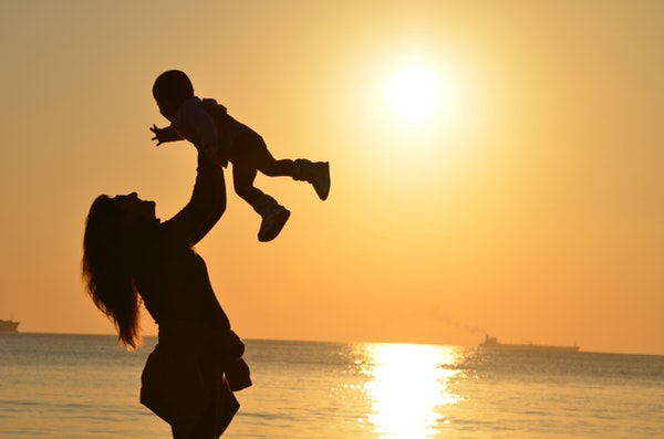 mother-daughter-love-sunset-51953.jpg