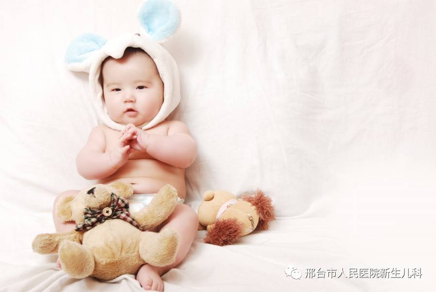 宝宝吐奶的原因及应对策略