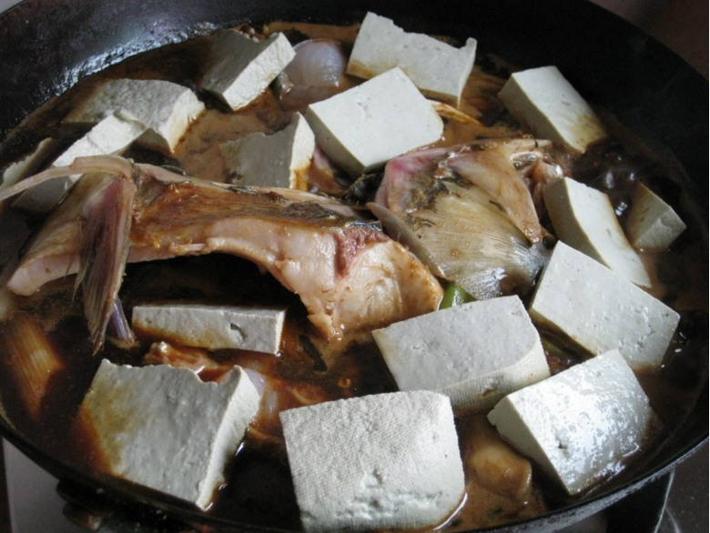 鲢鱼炖豆腐图片