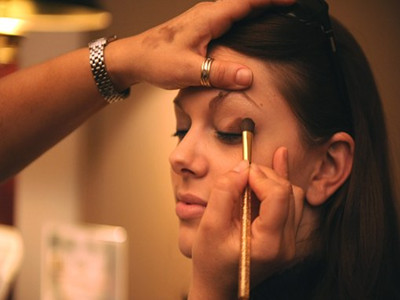 makeup-677200__340 (1)_副本.jpg