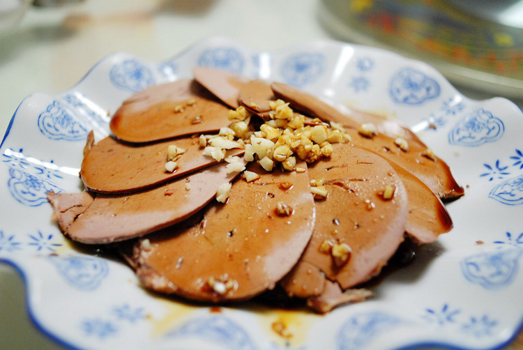 胆固醇高患者,避免进食富含胆固醇的食物,如猪肾,猪肝,鸡肝,虾皮,鲜