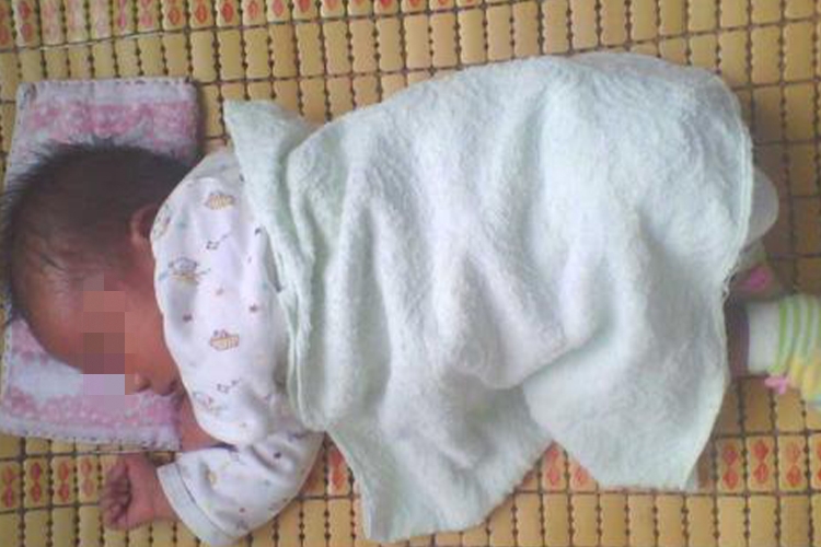 侧卧睡姿图 侧卧睡姿图