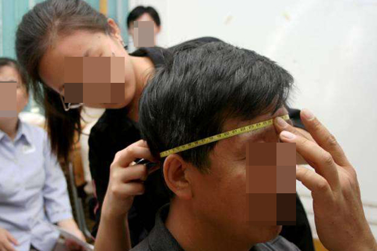 成人测量头围方法图