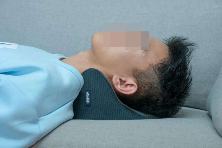 颈椎反弓仰卧颈部自然后伸图