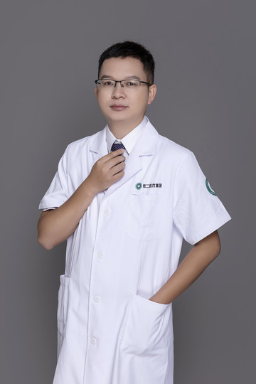 黄张华