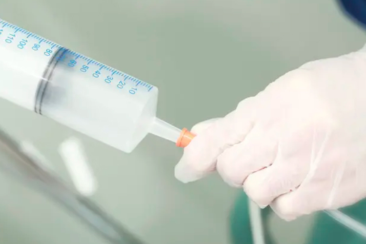 鼻饲前注入温开水图