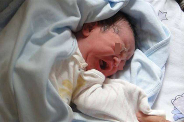 新生儿肤色红润图