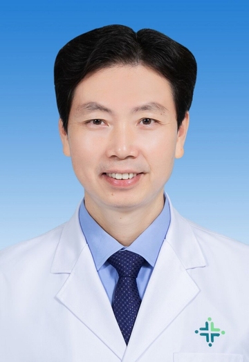何伟东