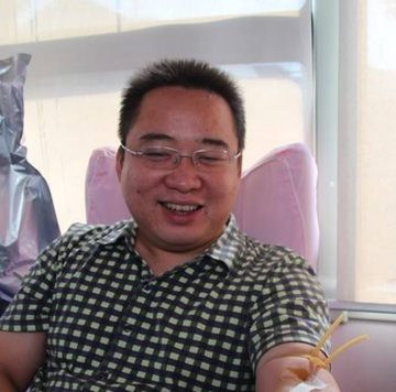 邓健