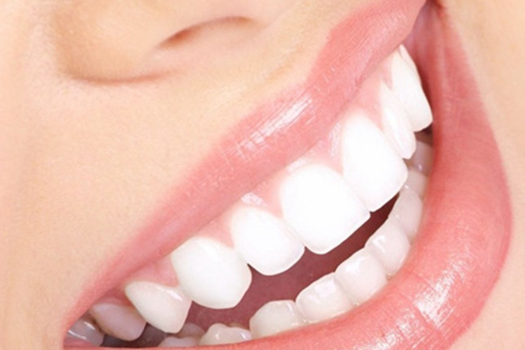 正常牙齿磨平前外观图