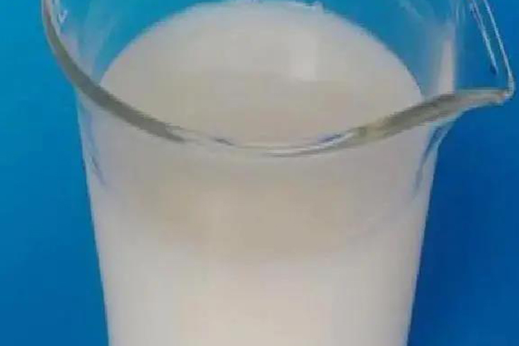 稀牛奶状乳糜尿图