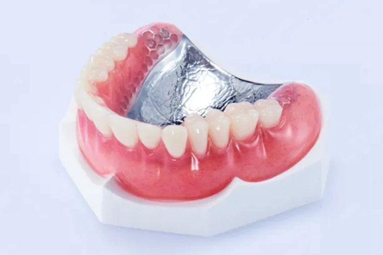 金属制上颌半口义齿图