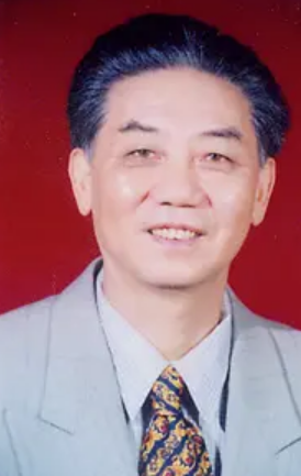 陈逖