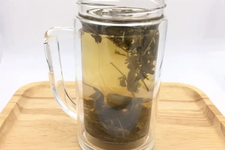 无根草泡水图