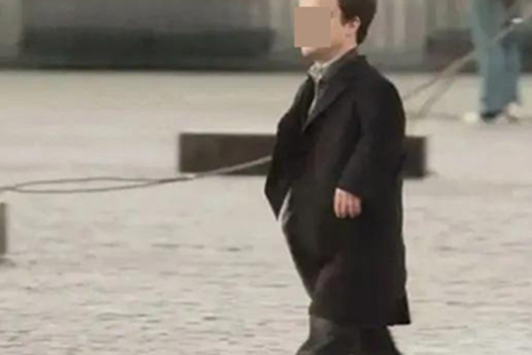 侏儒症个子很低头还大图