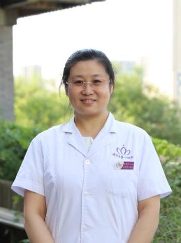 李寅荧