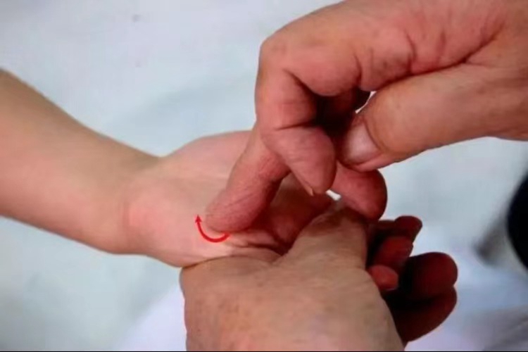 推拿掌小横纹穴图