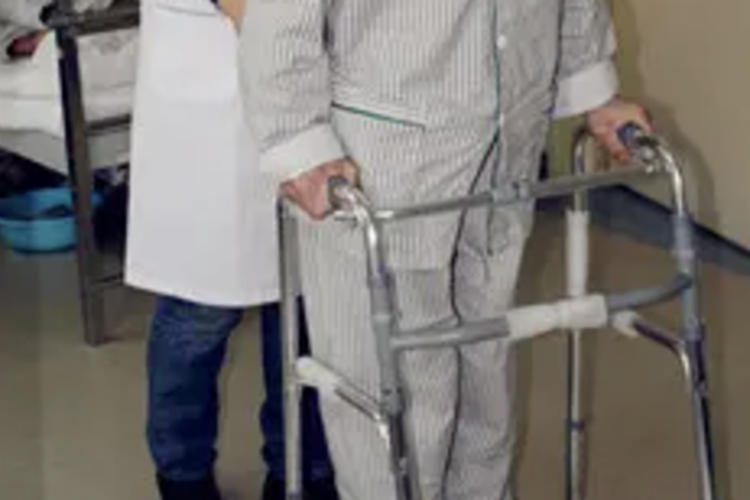 髌骨骨折术后非负重行走图