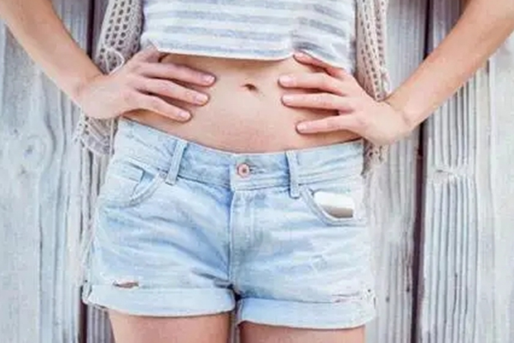 正常成人肚脐图