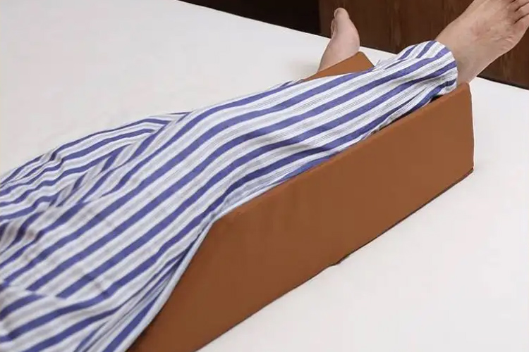 足部骨折抬高患肢图