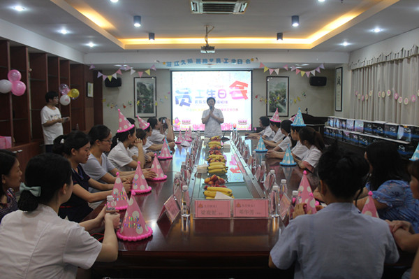 第二季度员工生日会_副本.jpg