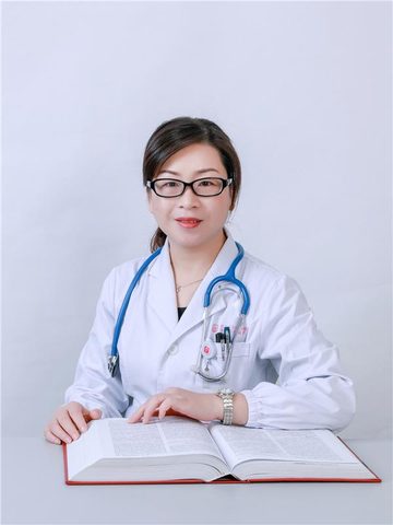 李君