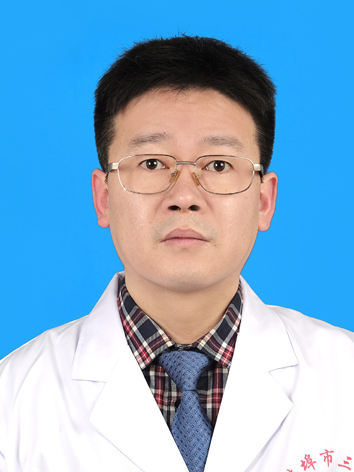 何强先