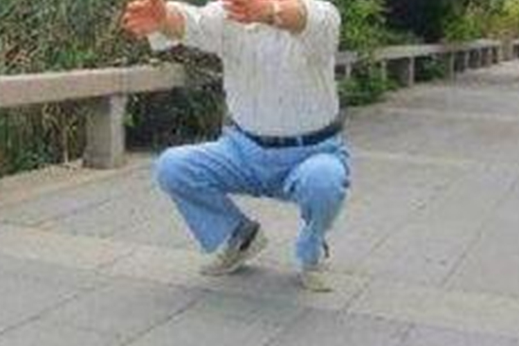 下蹲不全足跟离地图