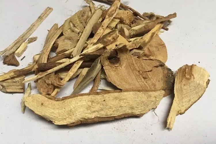 臭梧桐药材图功效与作用臭梧桐具有祛风除湿,止痛,降血压的功效,具体