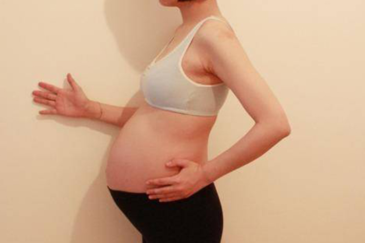 孕晚期8-9月腹部大小图