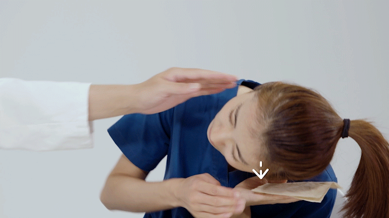 第二步：倒出香油.gif