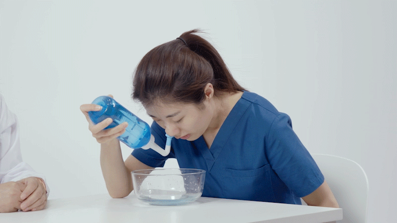 步骤一：冲洗鼻腔.gif