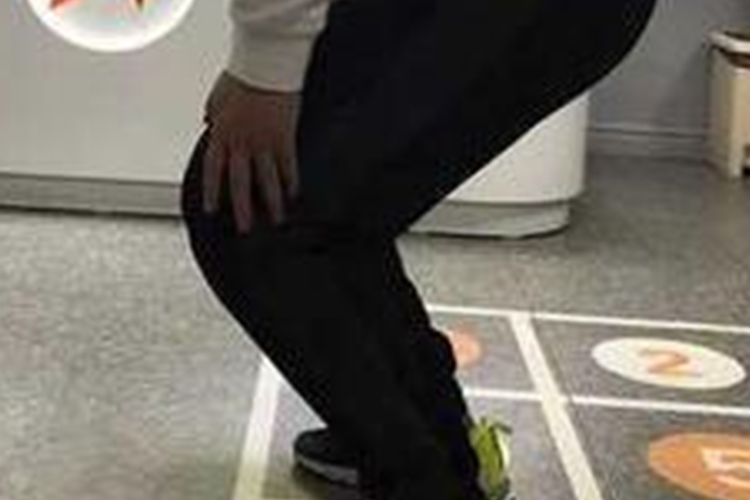 下蹲不全图