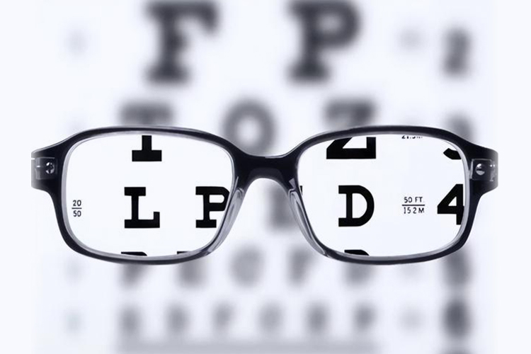 远视看东西的样子图