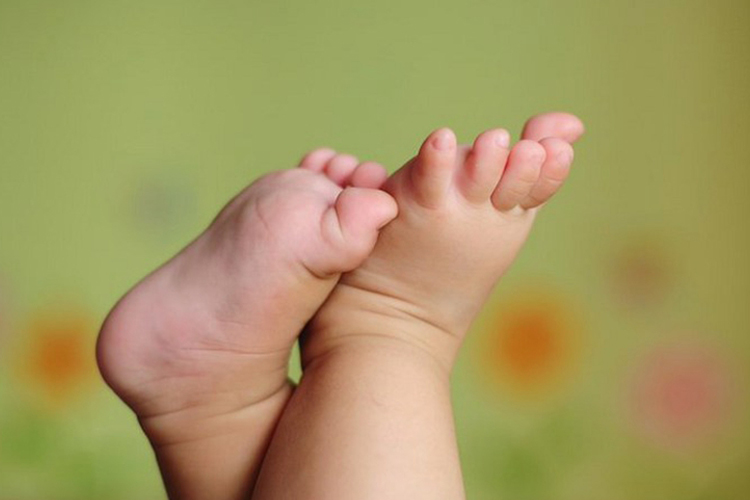 宝宝大脚趾头底下肉很鼓图