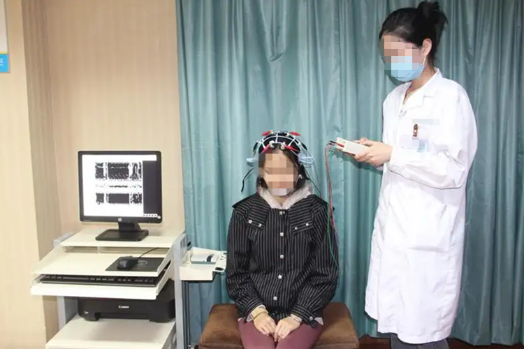 视频脑电图监测过程图