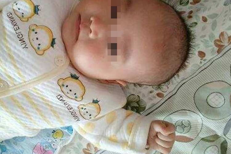 婴儿正常握拳图