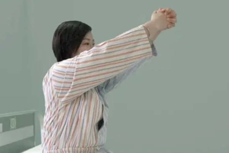 举手受限图