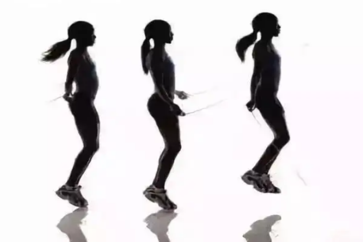 正确跳绳姿势侧面图