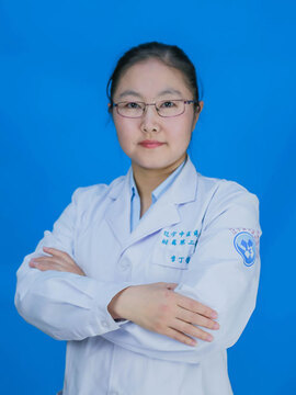 李丁蕾