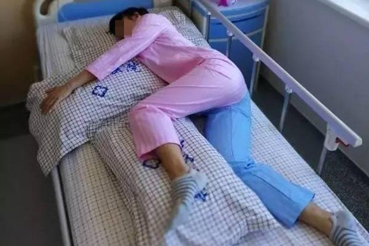 普通人侧卧位图 普通人侧卧位图